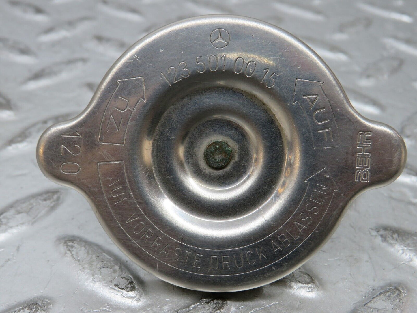 26993 Mercedes-Benz W123 240D Radiator Cap Behr 1235010015