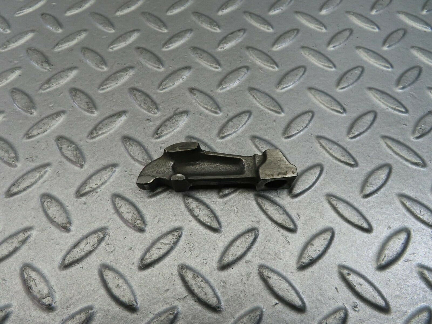 9138 Mercedes-Benz W108 Valve Rocker Arm With Retaining Spring