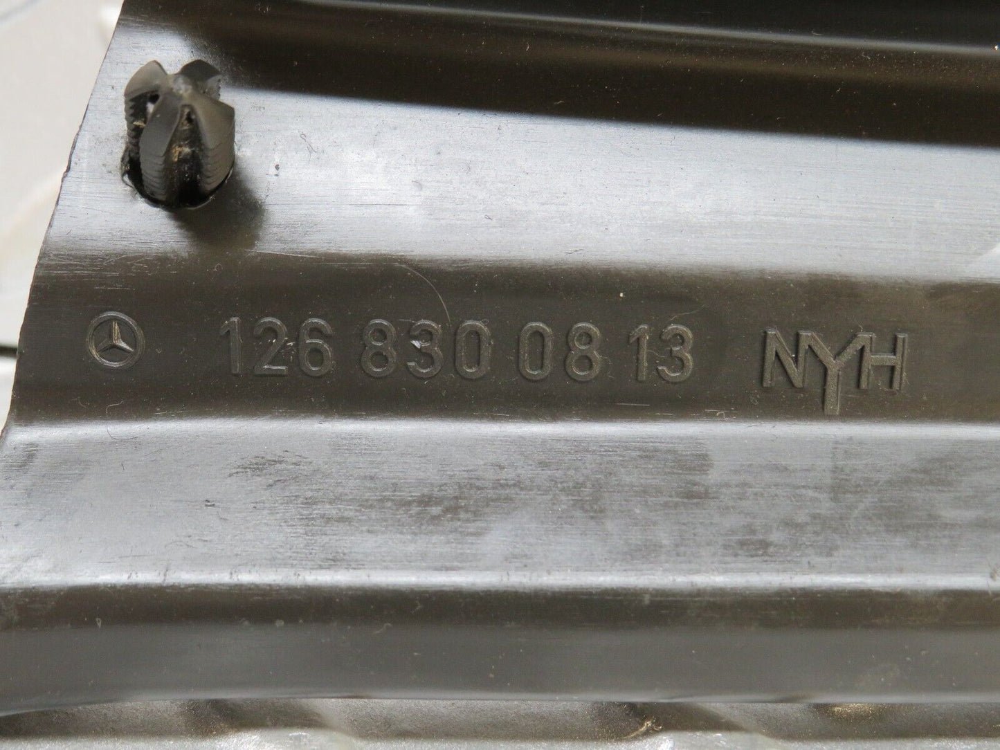 37031 Mercedes-Benz C126 420SEC Coupe Water Drain 1268300813 1268300713