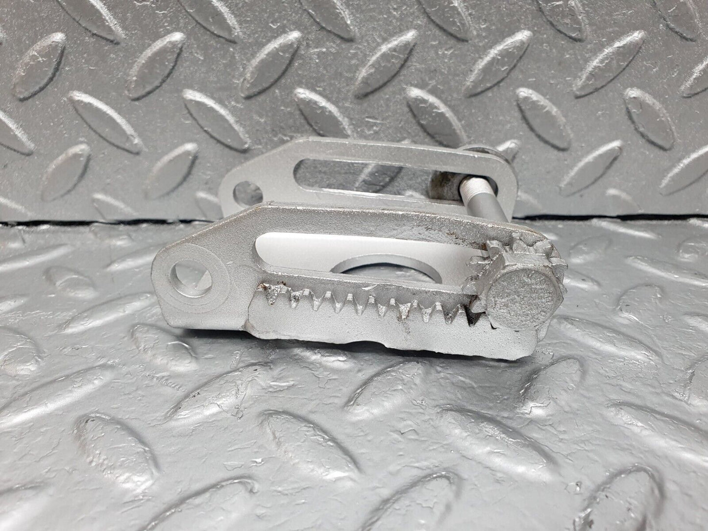 43102 Mercedes-Benz S123 200T Wagon Alternator Holder Bracket