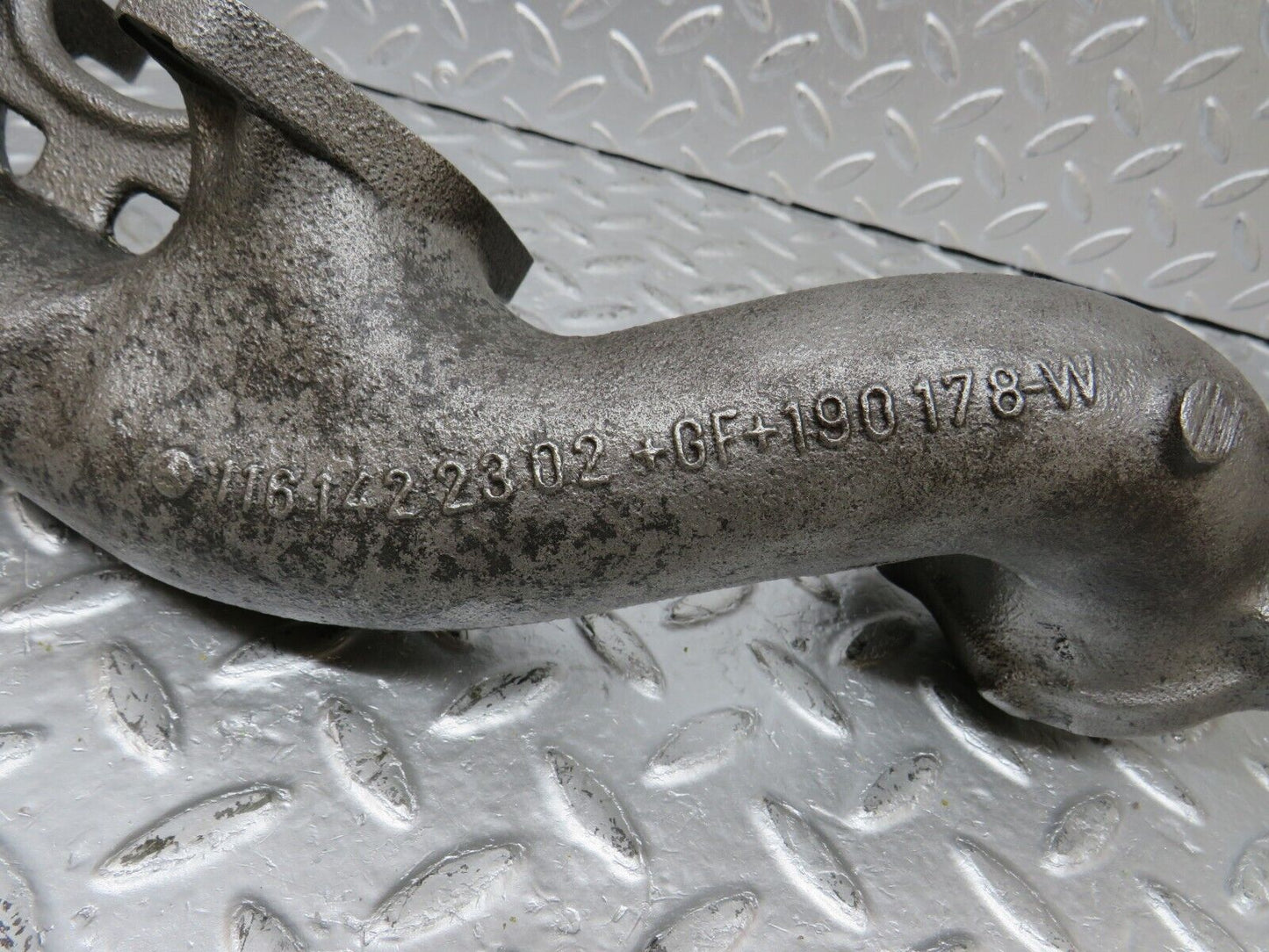 33127 Mercedes-Benz W126 380 V8 Exhaust Manifold Left 1161422302 1161422902