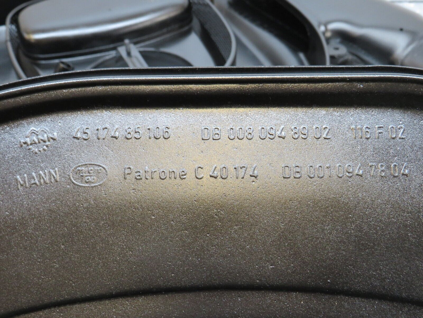 33559 Mercedes-Benz C107 R107 Air Filter Box Housing 0080948902