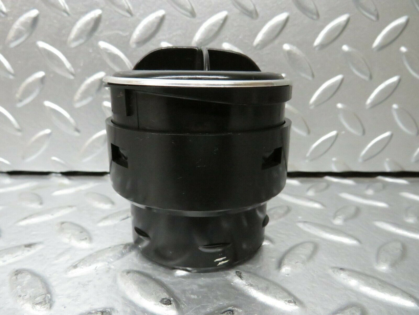 23775 Mercedes-Benz C107 450SLC Coupe Dashboard Air Vent