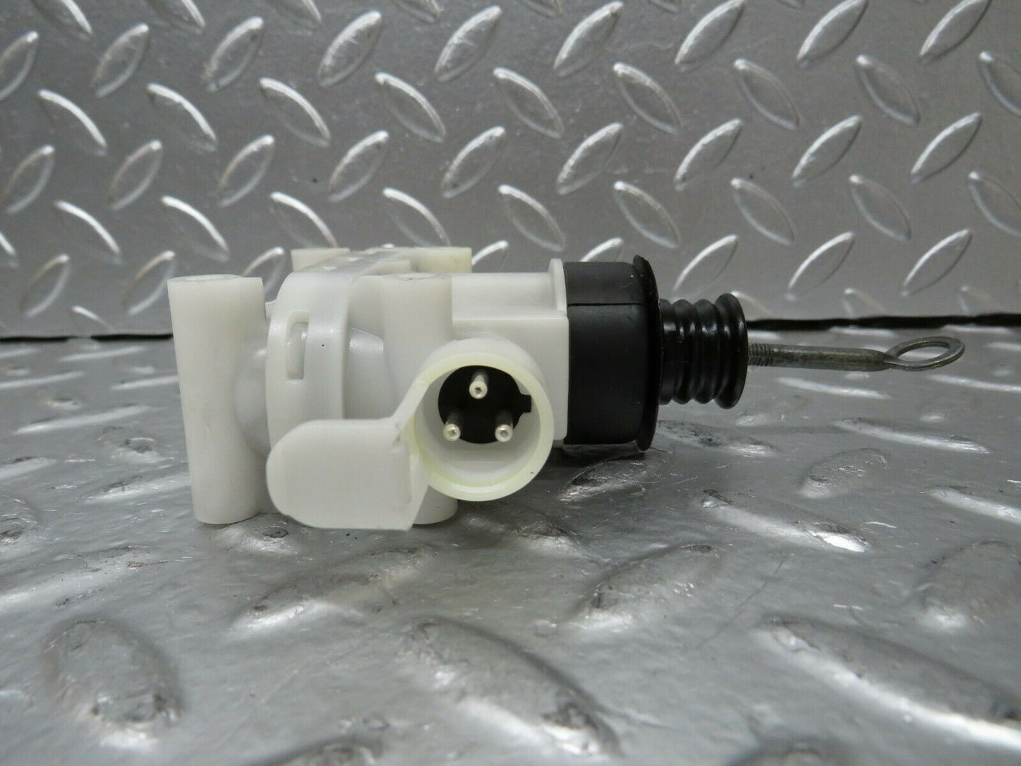 24252 Mercedes-Benz S124 220TE Door Lock Vacuum Actuator Hella Front Left