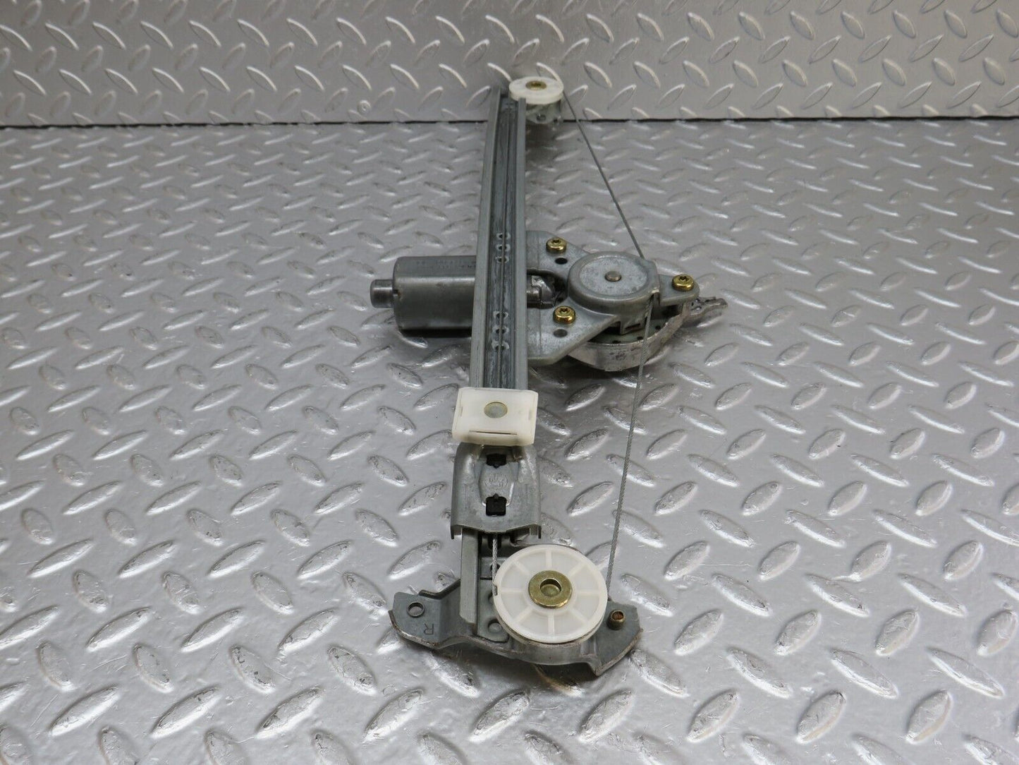 33258 Mercedes-Benz W202 C180 Rear Right Power Window Regulator 0130821636