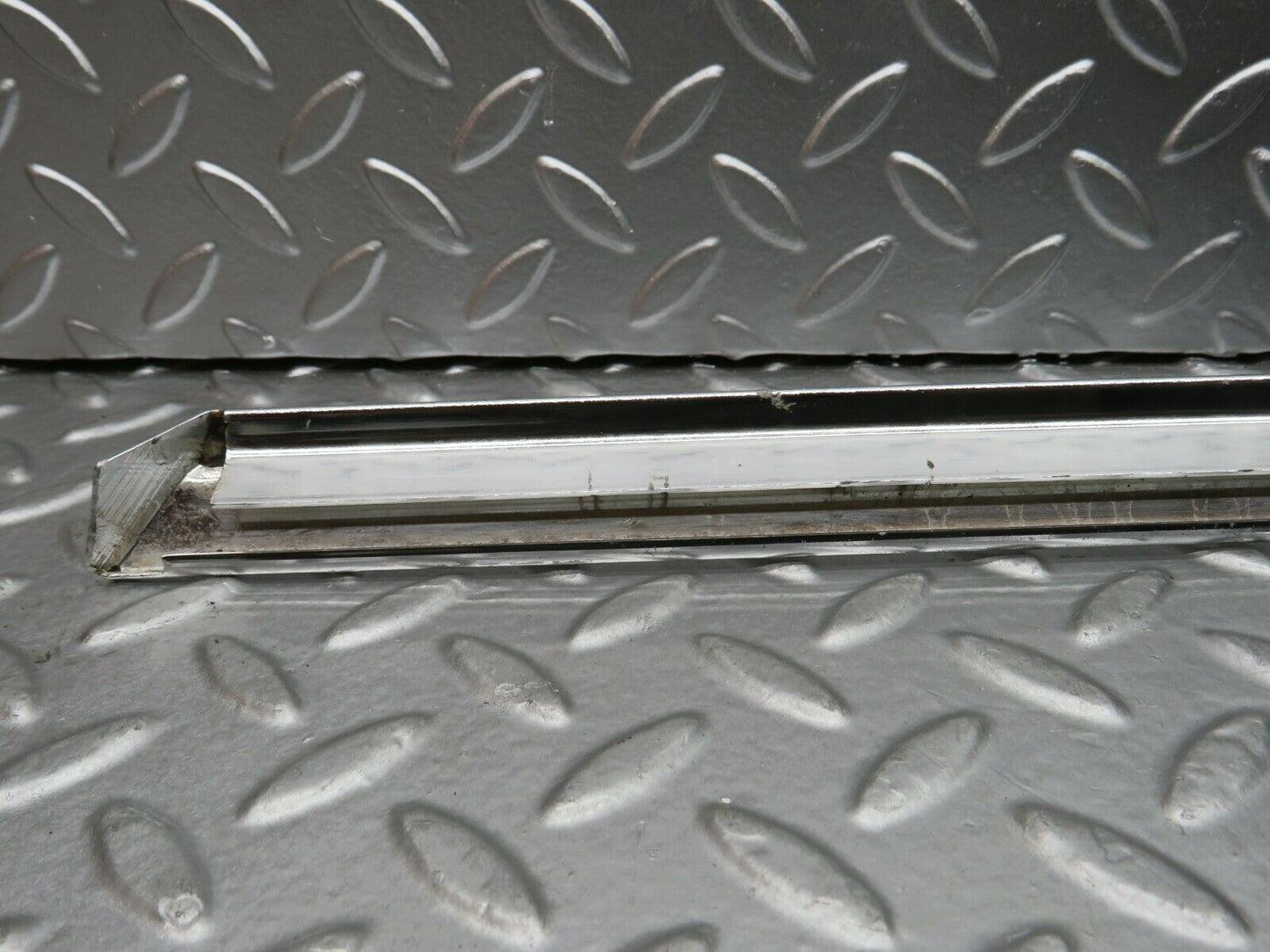 22737 Mercedes-Benz C107 450SLC Coupe Right Door Chrome Trim