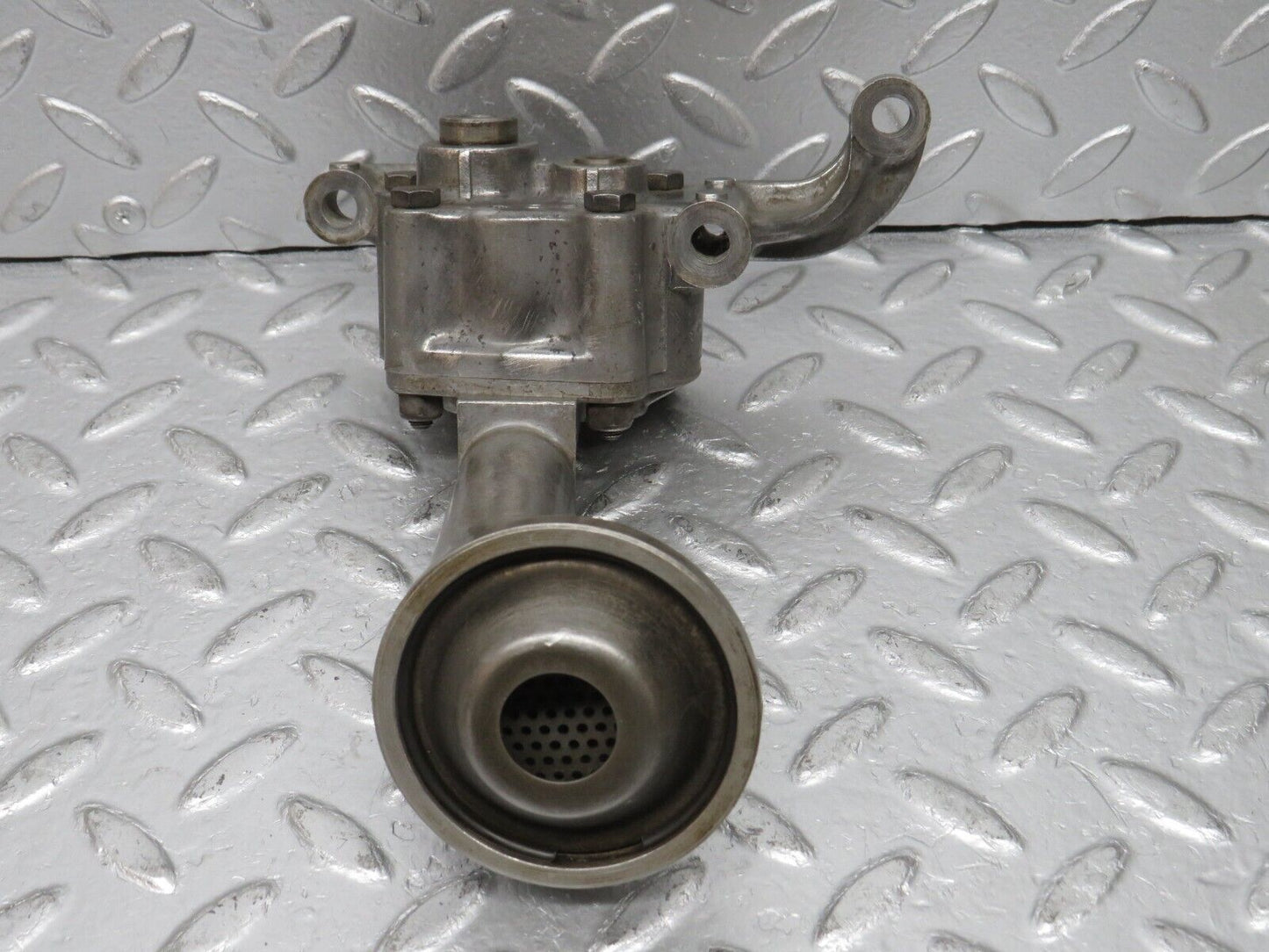 32785 Mercedes-Benz C107 R107 350 V8 Oil Pump 1161800502 1161800355