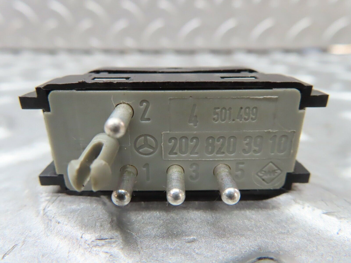 19724 Mercedes-Benz C140 CL420 Coupe Central Locking Switch 2028203910