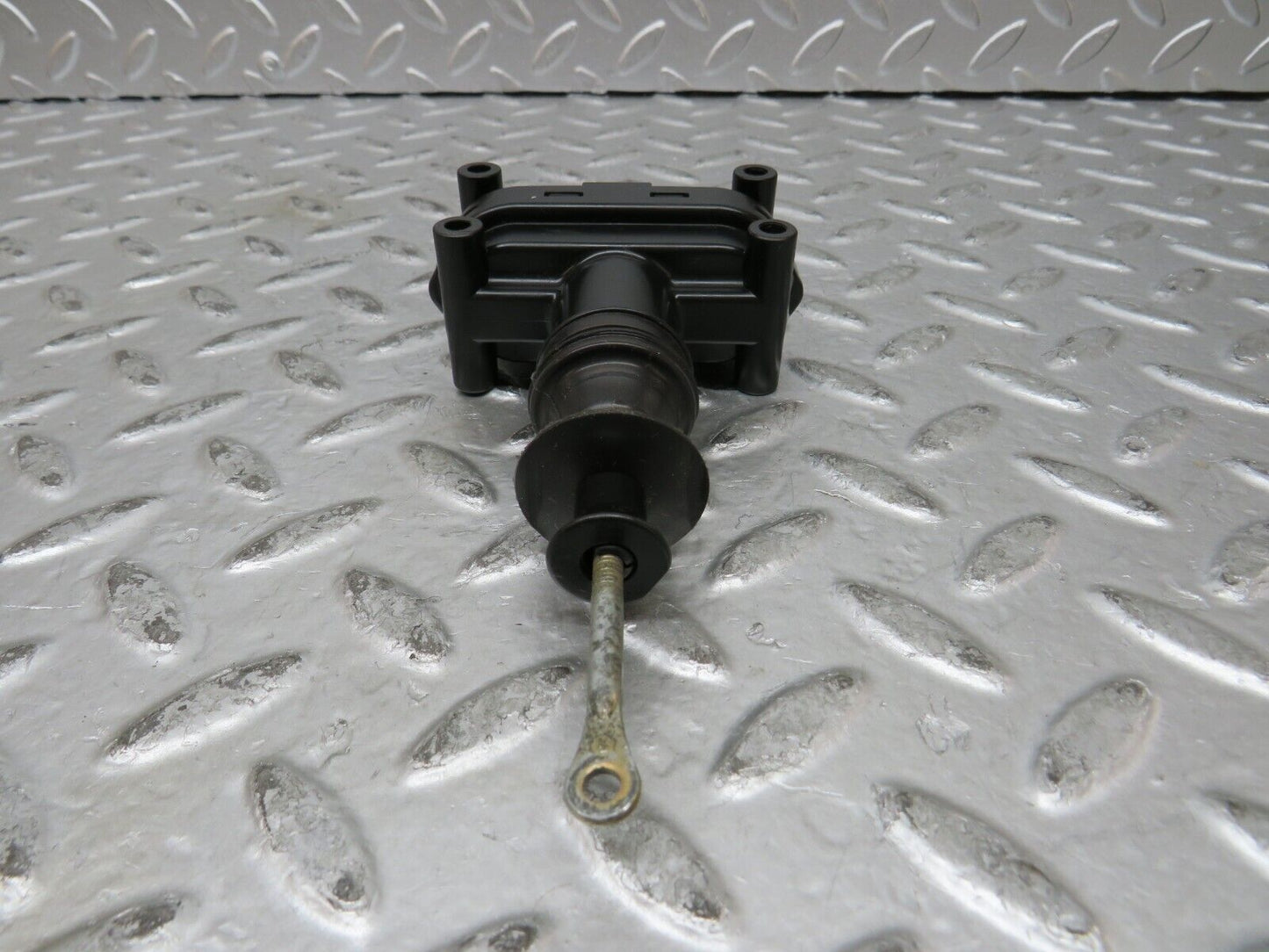 27496 Mercedes-Benz S124 300TE Wagon Door Lock Vacuum Actuator Rear Right