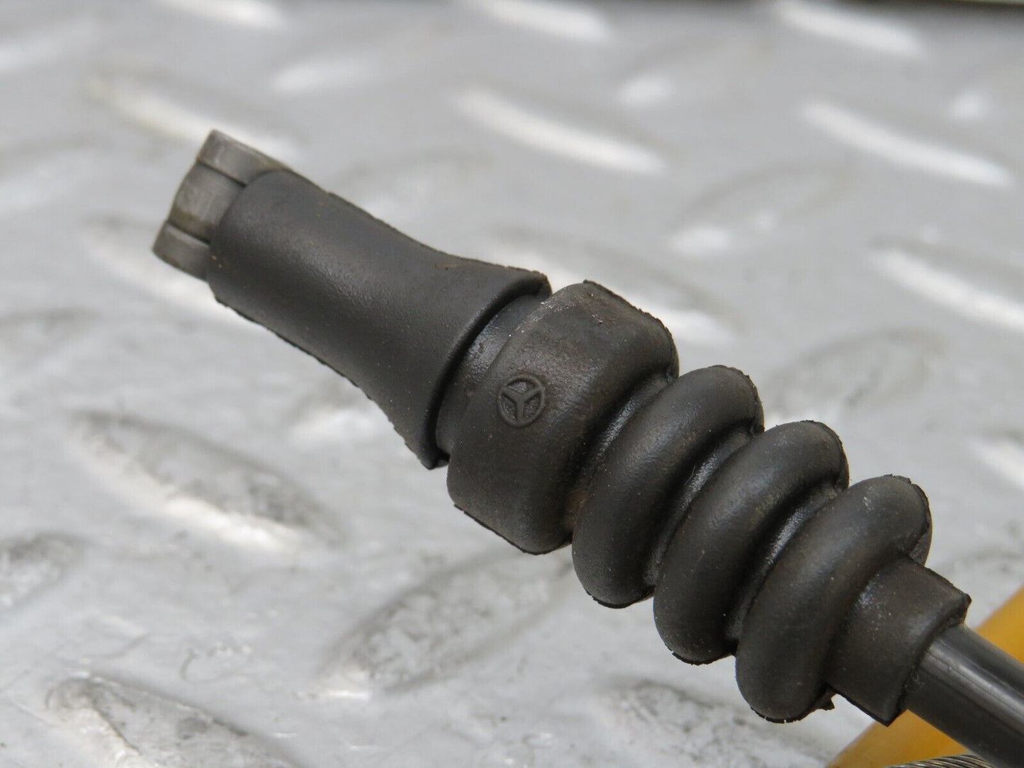 25017 Mercedes-Benz W140 S320 Bonnet Release Cable