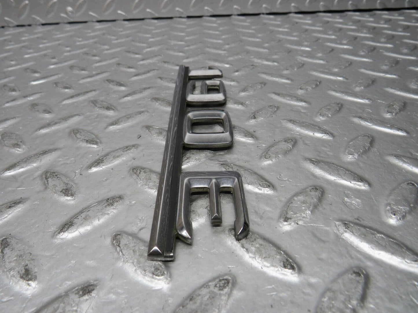31815 Mercedes-Benz W201 190LE 1.8L 190E Trunk Badge Emblem 2018172015