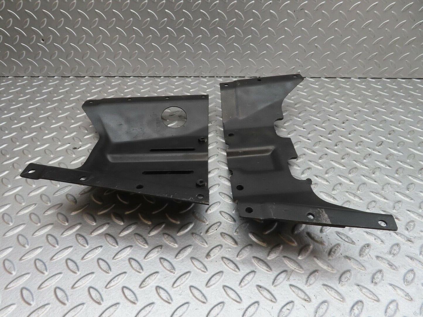 13879 Mercedes-Benz C107 280SLC Gearbox Mount Bracket