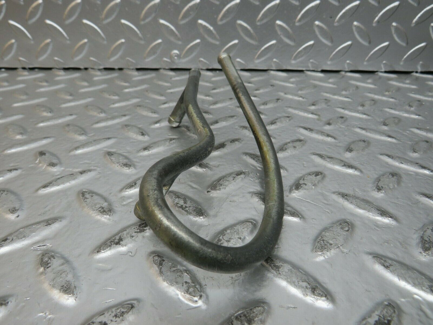 23616 Mercedes-Benz W114 280E Fuel Injector Pipe