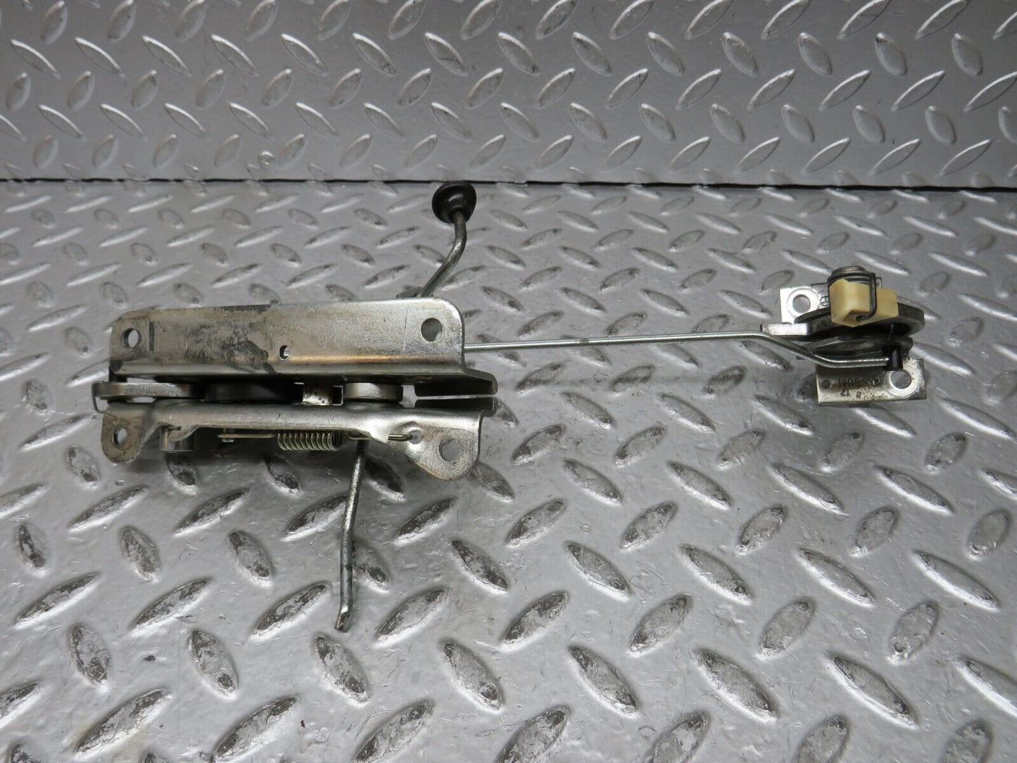 27835 Mercedes-Benz S124 300TE Wagon Rear Right Seat Bench Locking Mechanism