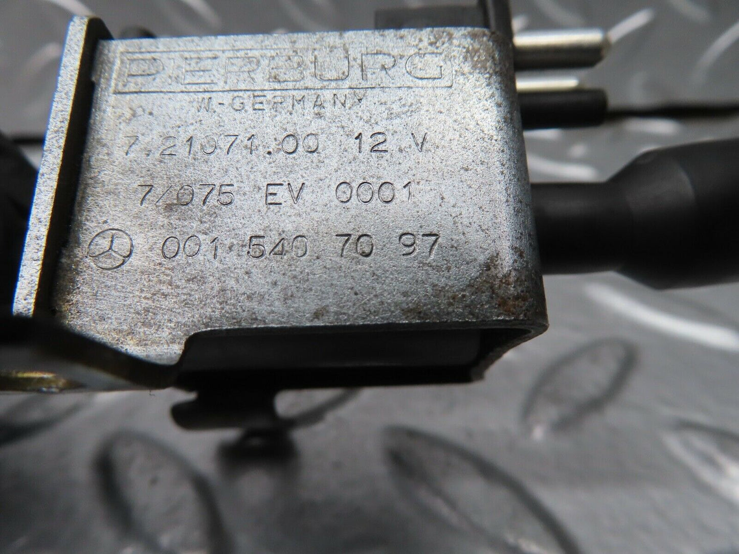 21591 Mercedes-Benz W126 300SE Vacuum Control Valve Pierburg 0015407097