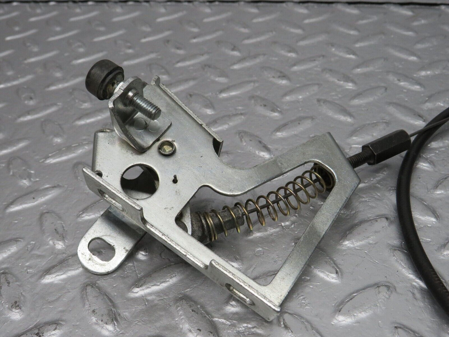40178 Mercedes-Benz R107 350SL Coupe Soft Top Mechanism Lock With Cable Right