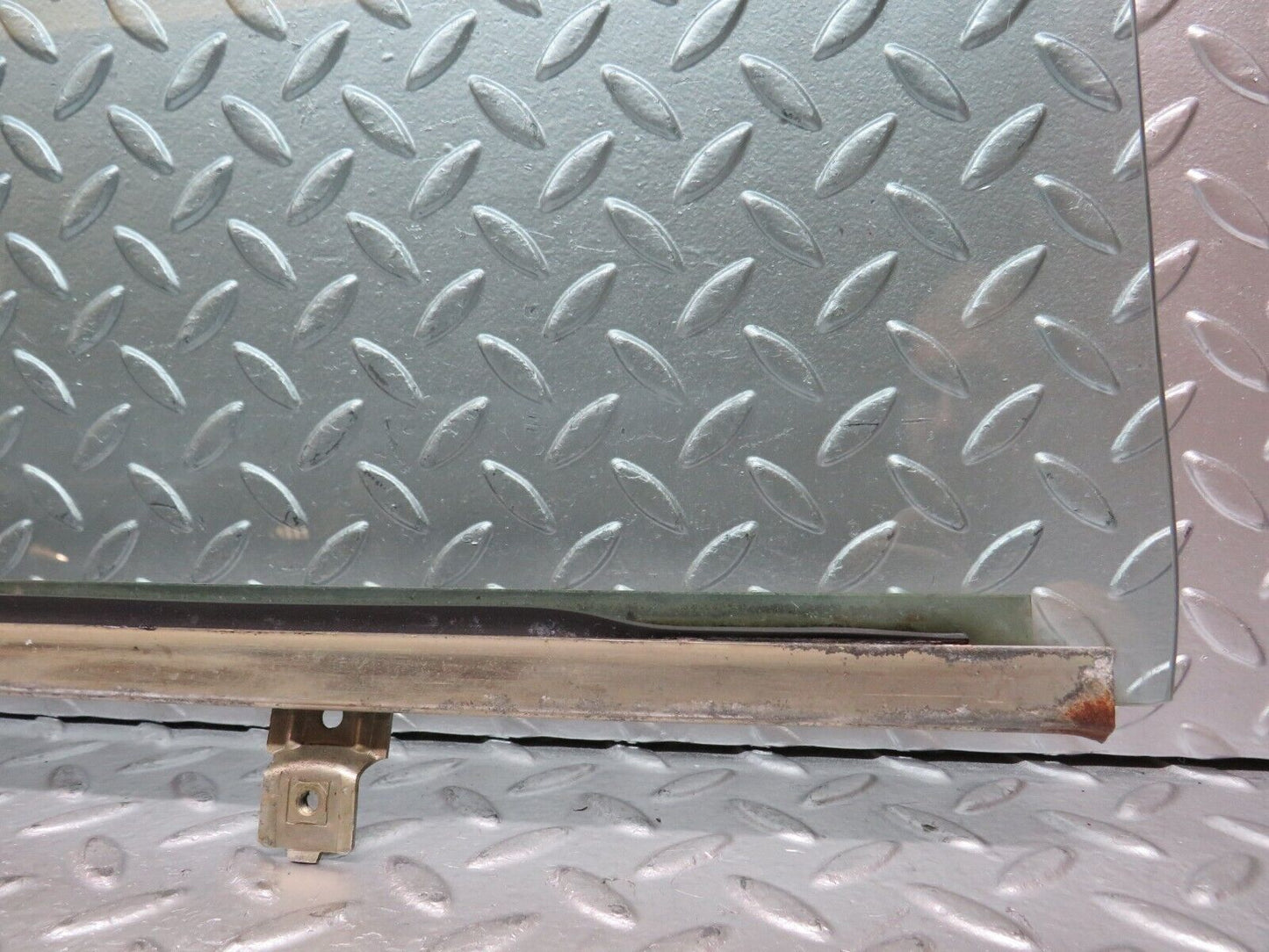 26831 Mercedes-Benz W123 240D Rear Left Door Window Glass