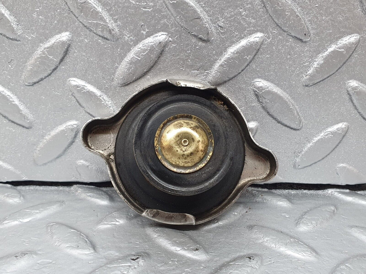 43123 Mercedes-Benz W108 280SE Radiator Cap Behr 1235010215