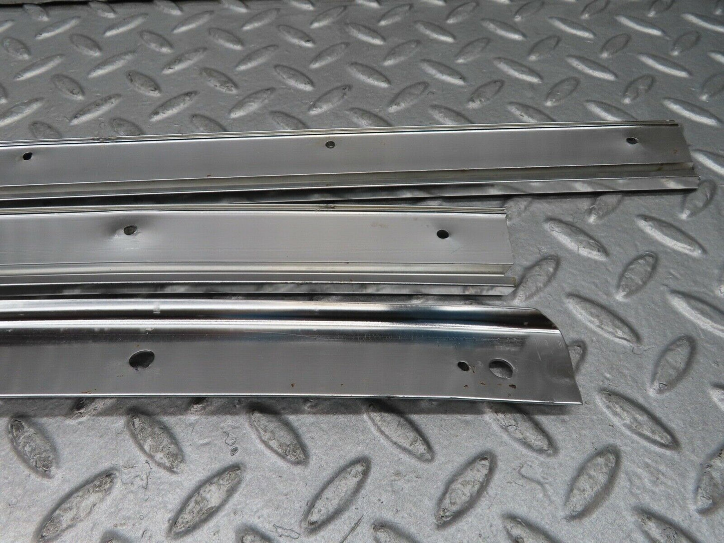 16759 Mercedes-Benz C107 380SLC Roof Chrome Moulding Trim Right Side