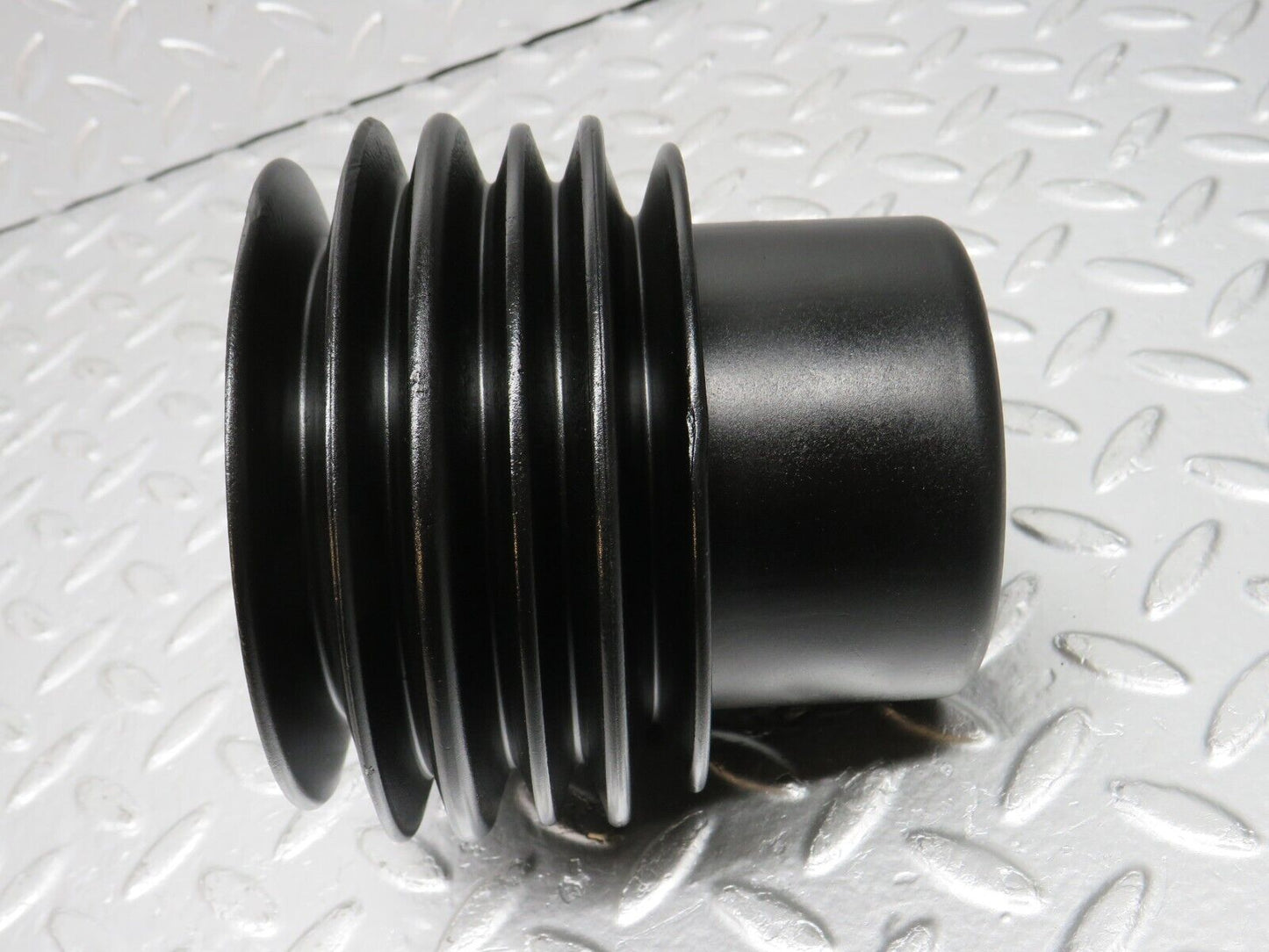 33075 Mercedes-Benz C107 R107 350 V8 Crankshaft Pulley