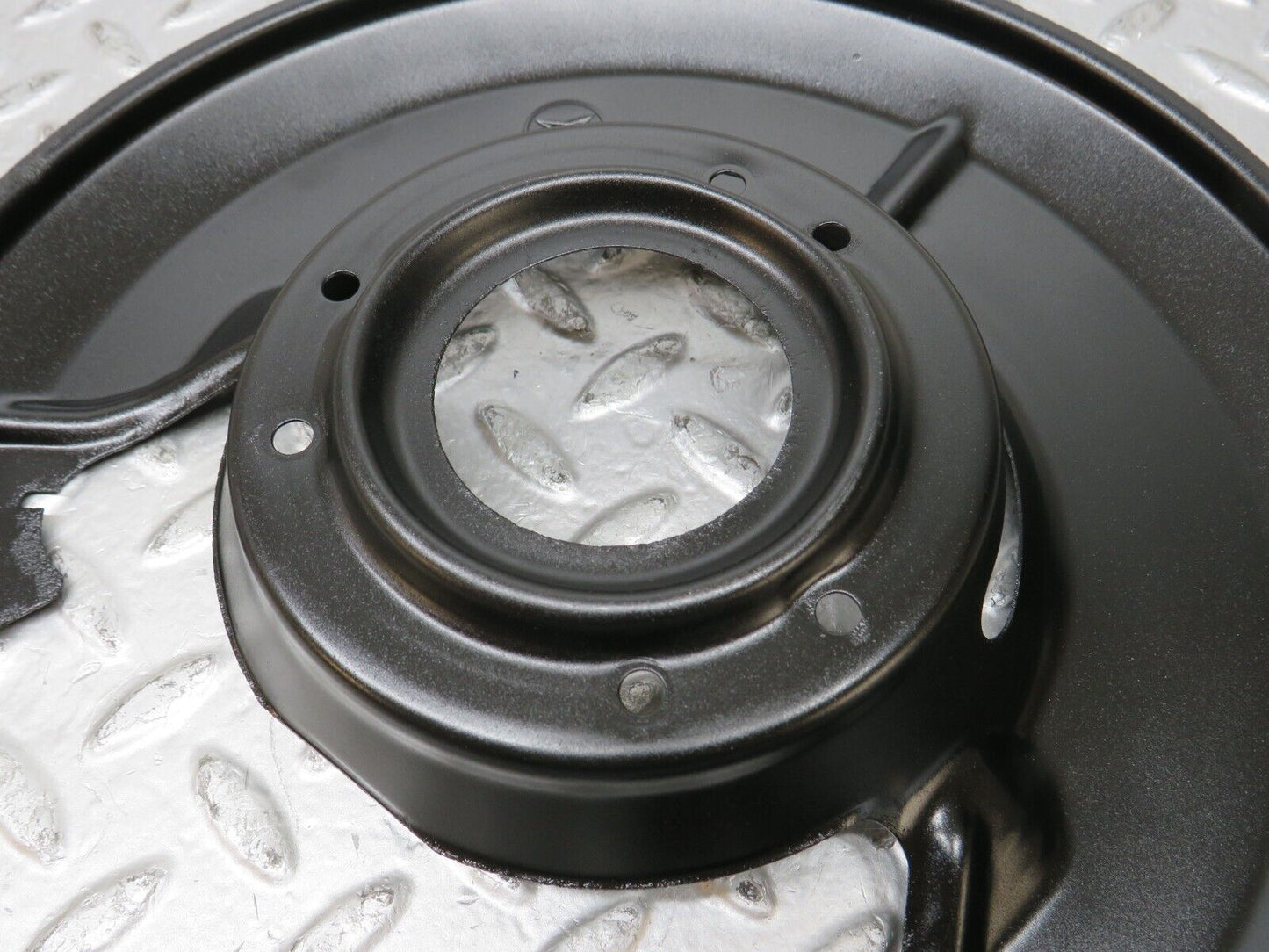 26240 Mercedes-Benz W116 450SE Front Right Brake Disc Protection Plate