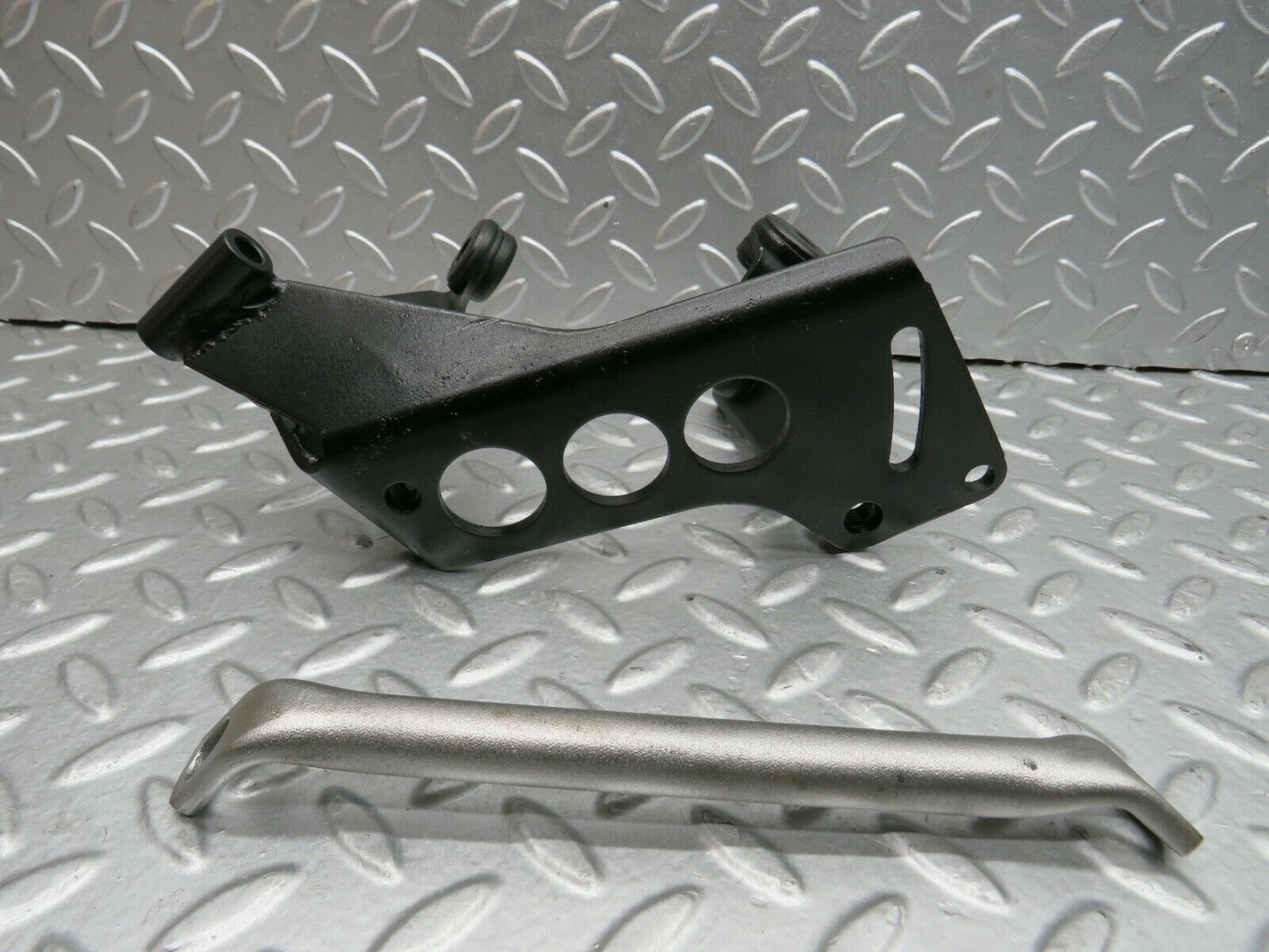 22283 Mercedes-Benz S123 280TE Wagon Power Steering Pump Holder Bracket