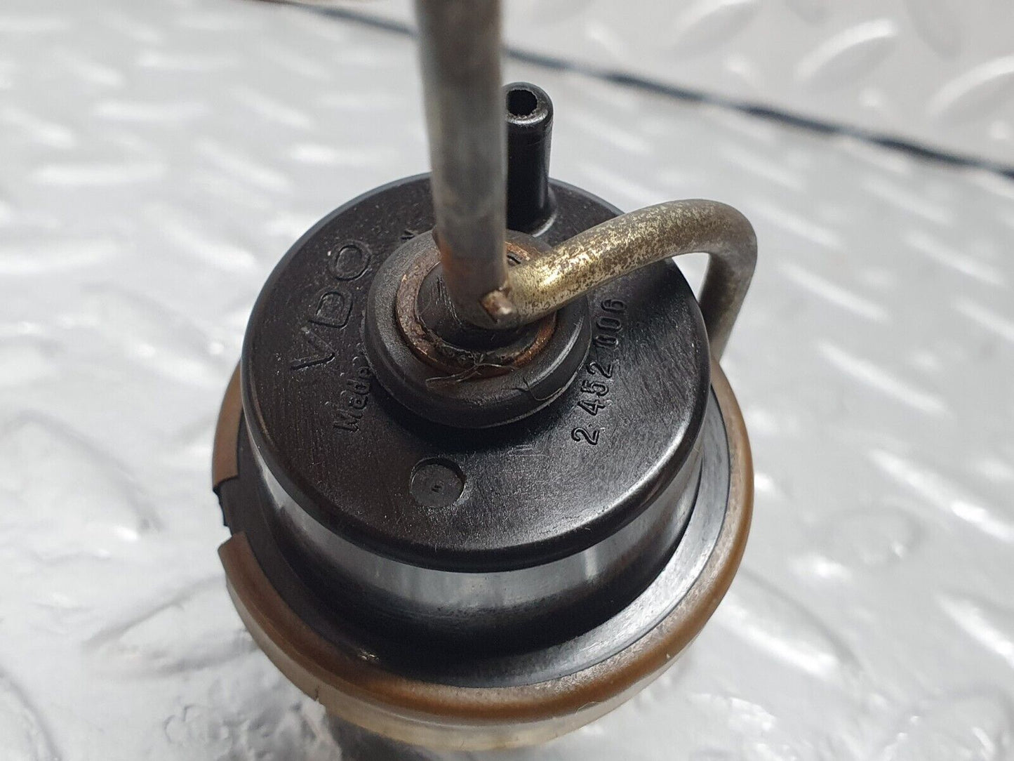 43126 Mercedes-Benz W108 280SE Fuel Tank Flap Cap Vacuum Actuator