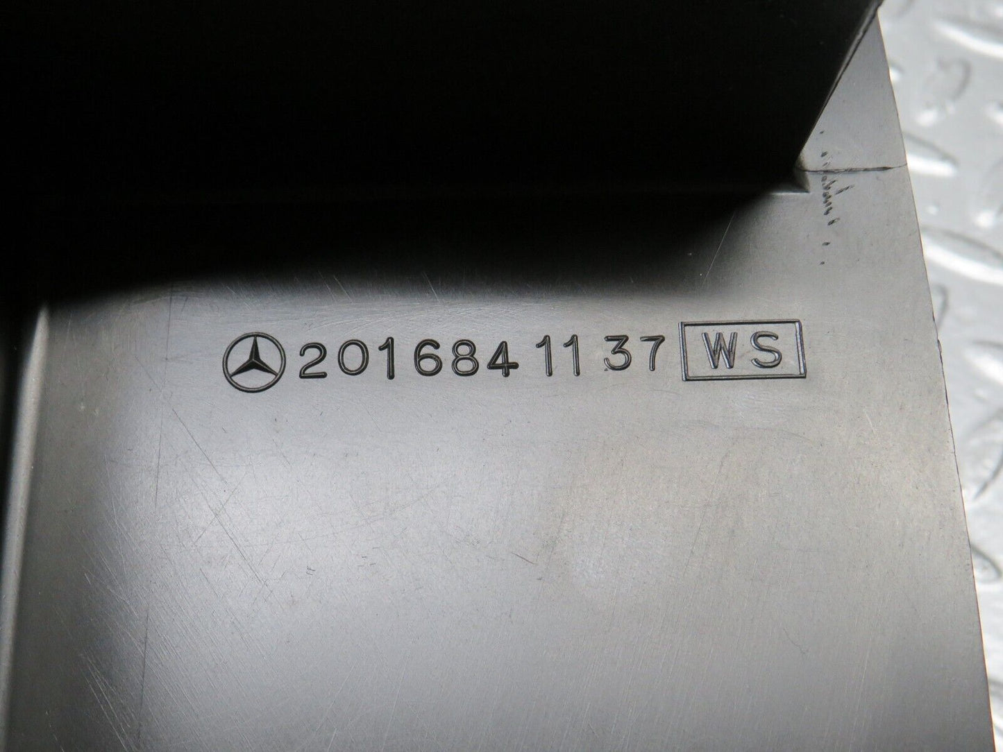 31573 Mercedes-Benz W201 190LE Front Left Front Cable Channel Cover 2016841137