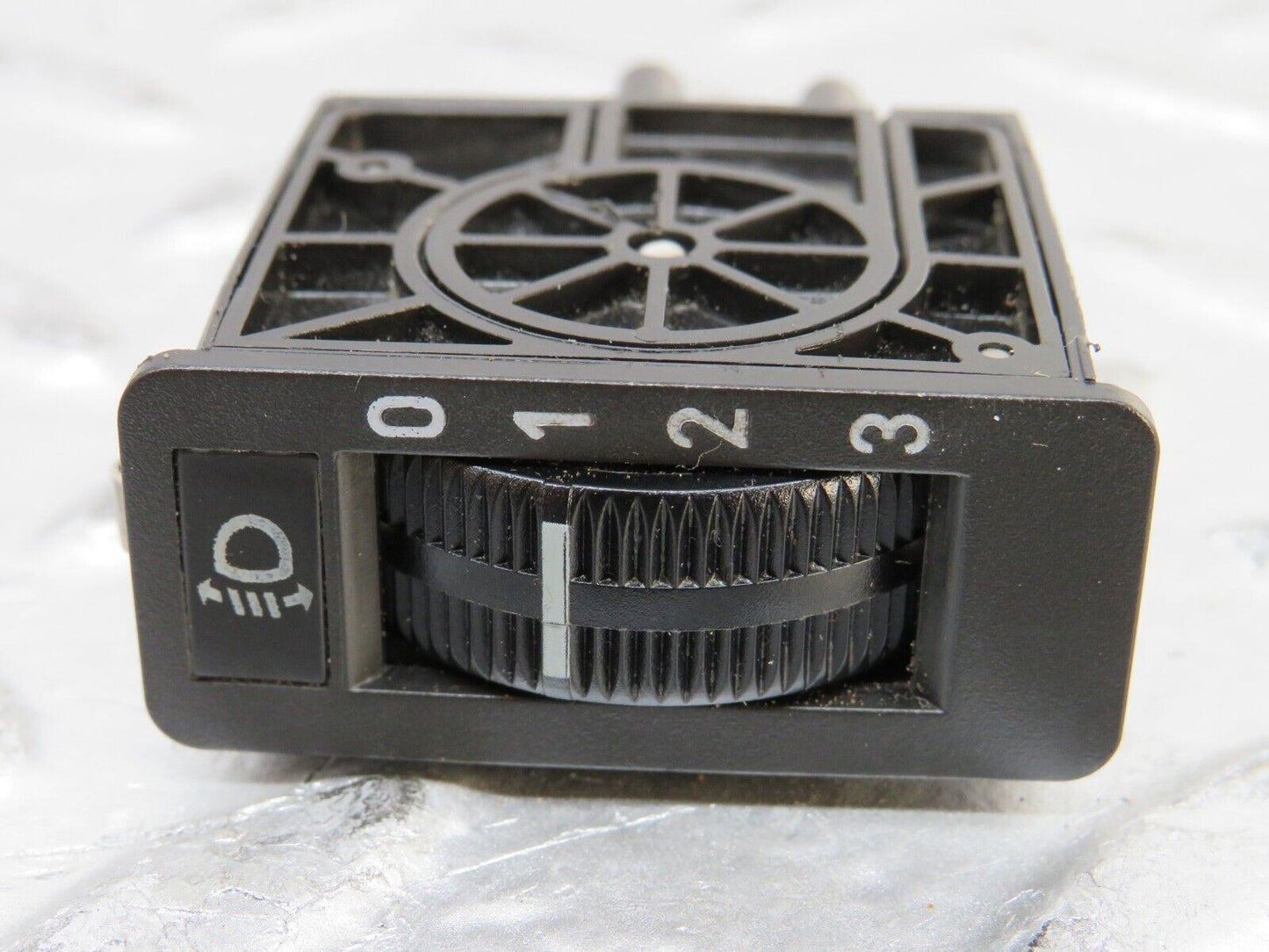 26916 Mercedes-Benz W123 240D Headlight Level Switch 0008000773