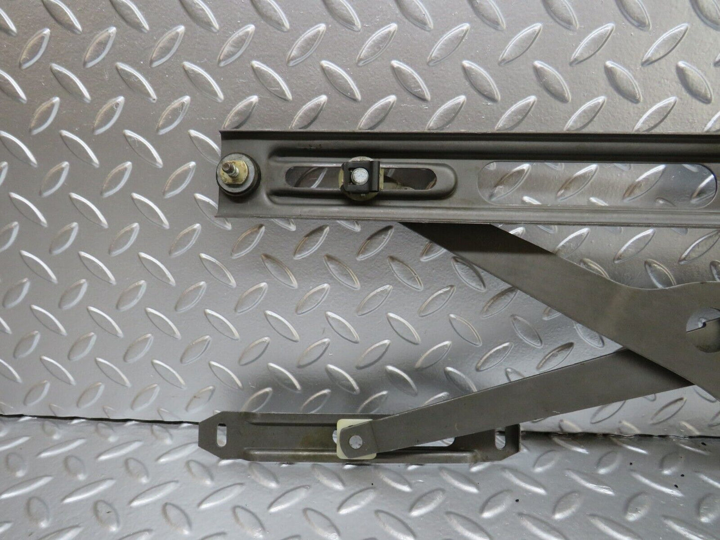 25081 Mercedes-Benz R107 C107 Front Right Power Window Regulator 1077200846