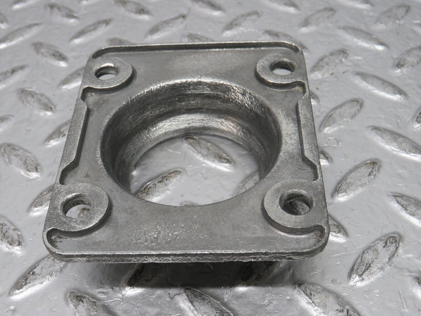 0400 Mercedes-Benz W120 180D Ponton Thermostat Housing Cover