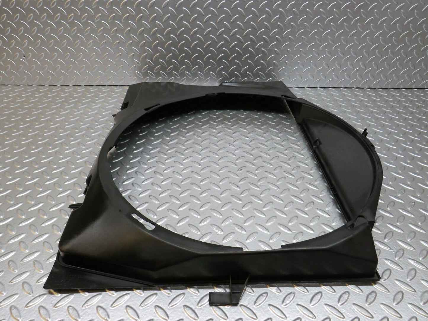 24647 Mercedes-Benz W140 S320 Radiator Fan Shroud 1405050455