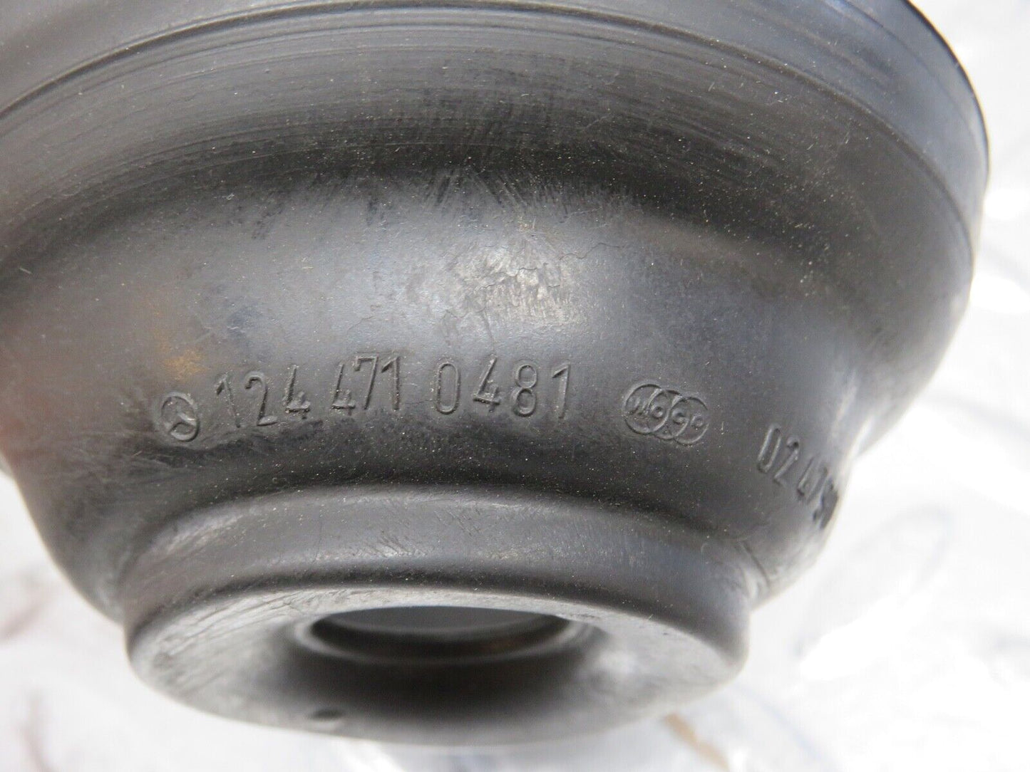 30483 Mercedes-Benz W124 230E Fuel Tank Rubber Seal 1244710481 1244710381