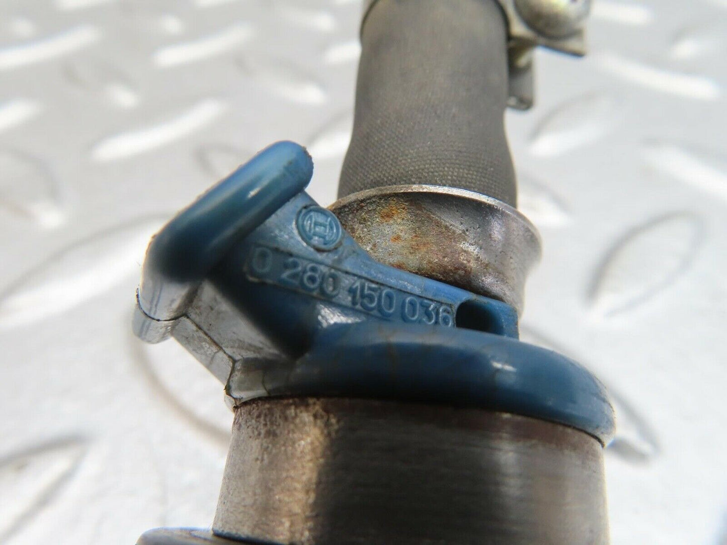 13753 Mercedes-Benz R107 450SL Fuel Injector Bosch 0280150036