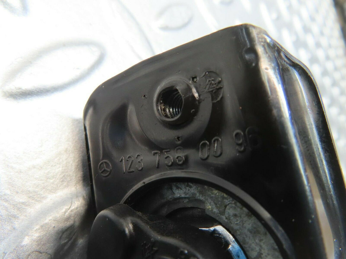 11414 Mercedes-Benz C123 230CE Coupe Trunk Lock No Key 1237580096