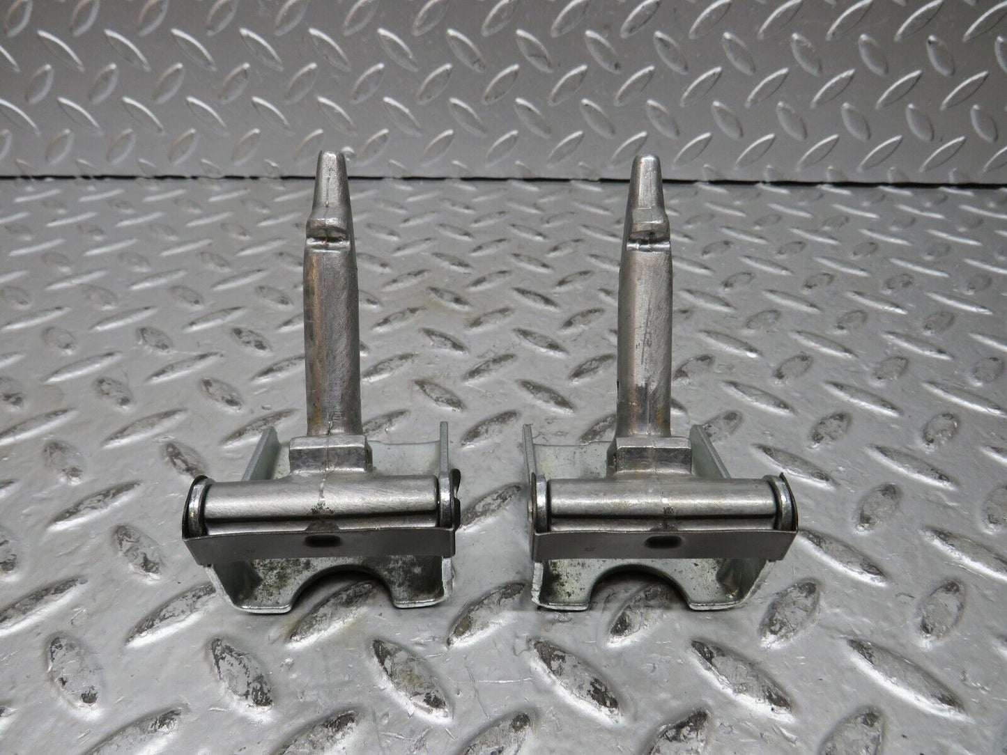 27831 Mercedes-Benz S124 300TE Wagon Rear Seat Hinge Pair