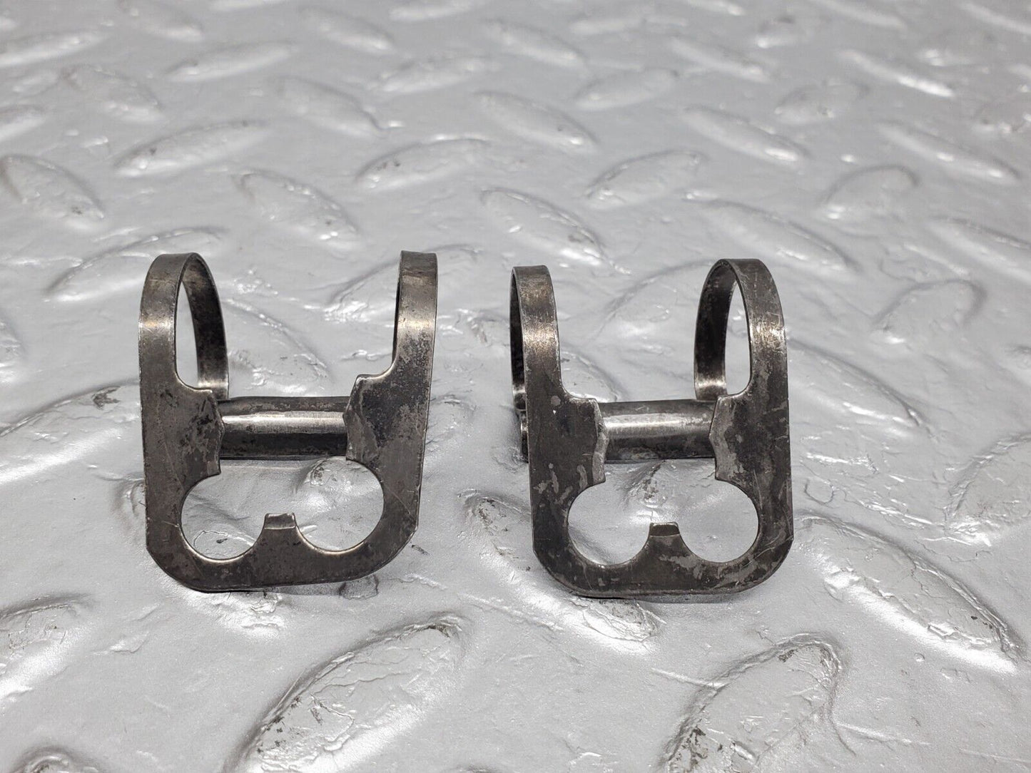 45477 Mercedes-Benz 280E M110.988 Valve Rocker Arm With Retaining Spring