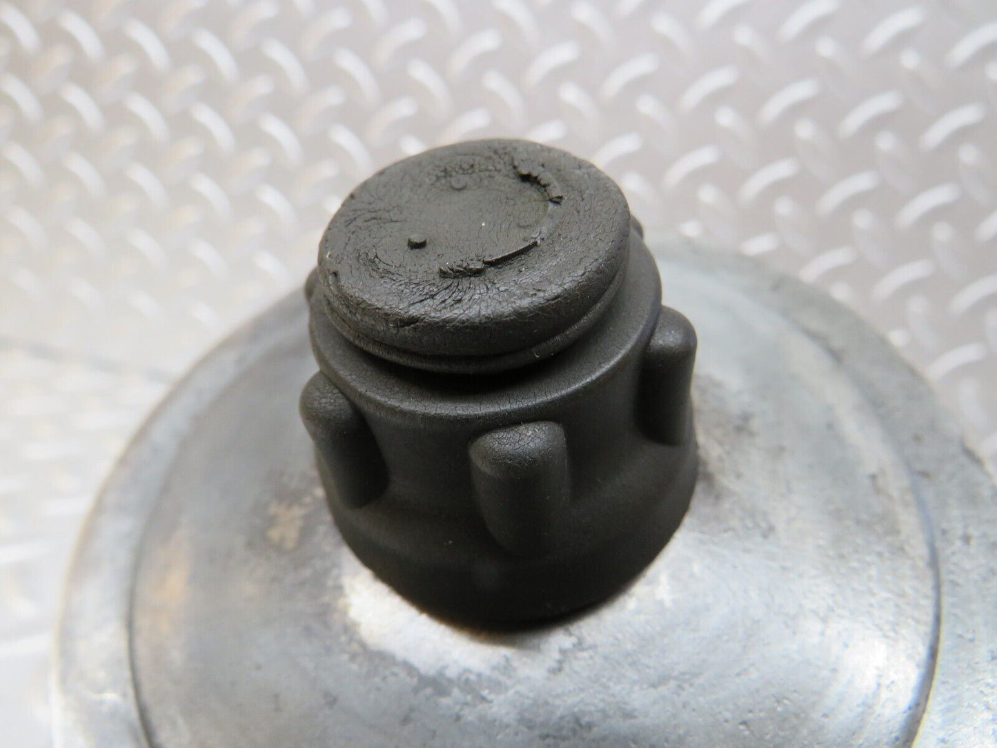 25584 Mercedes-Benz W123 200 Power Steering Pump 1264601380