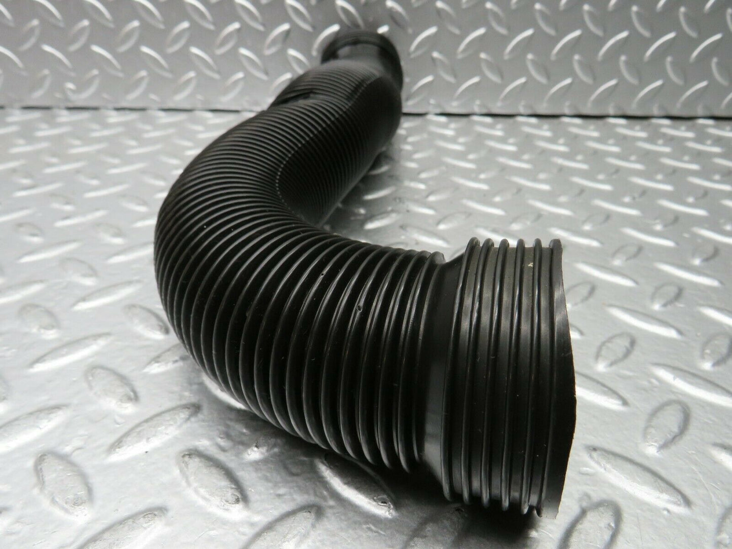 22690 Mercedes-Benz C107 450SLC Coupe Air Duct Pipe Hose