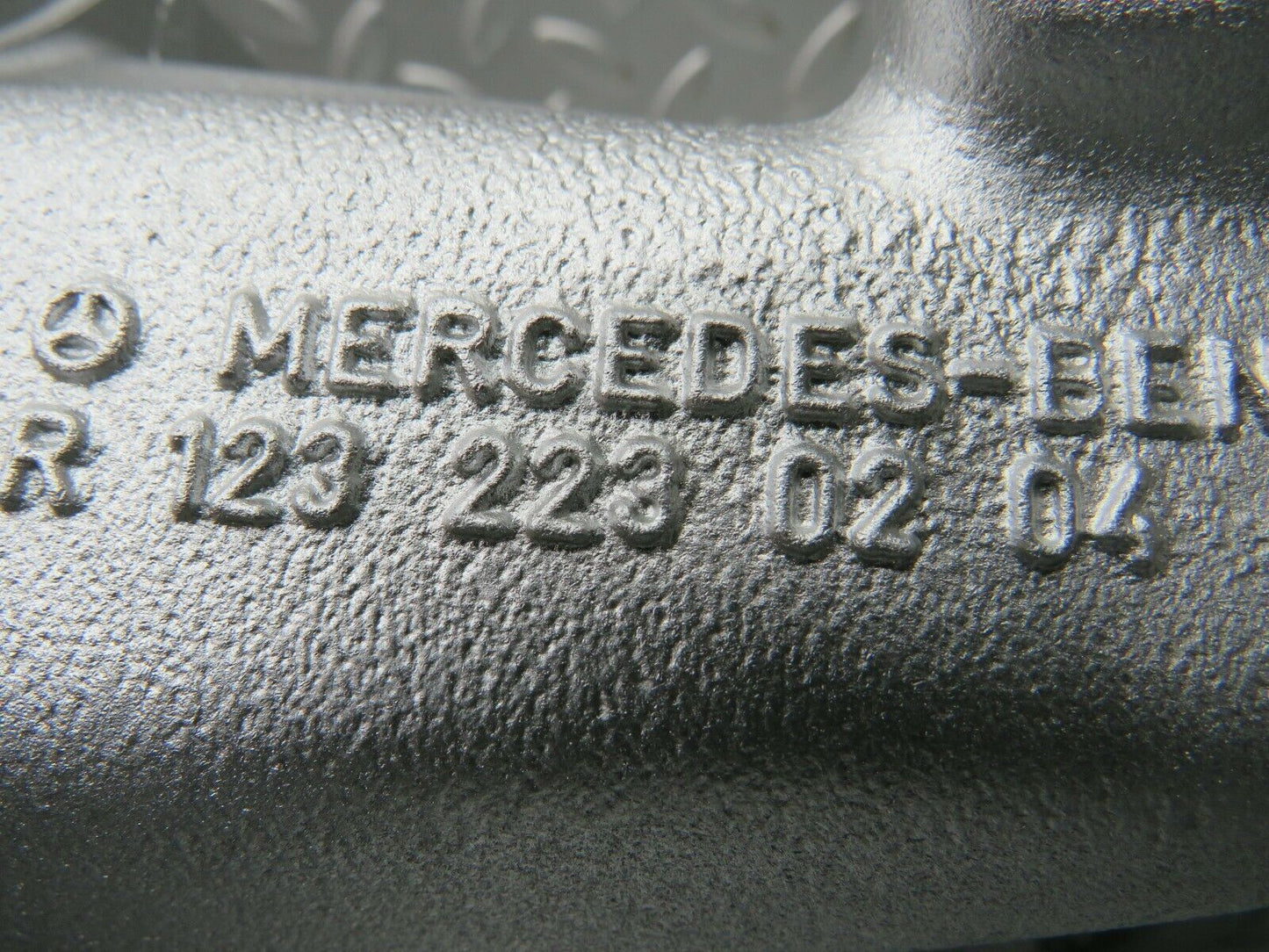 22158 Mercedes-Benz S123 280TE Wagon Engine Mount Bracket Left 1232230204