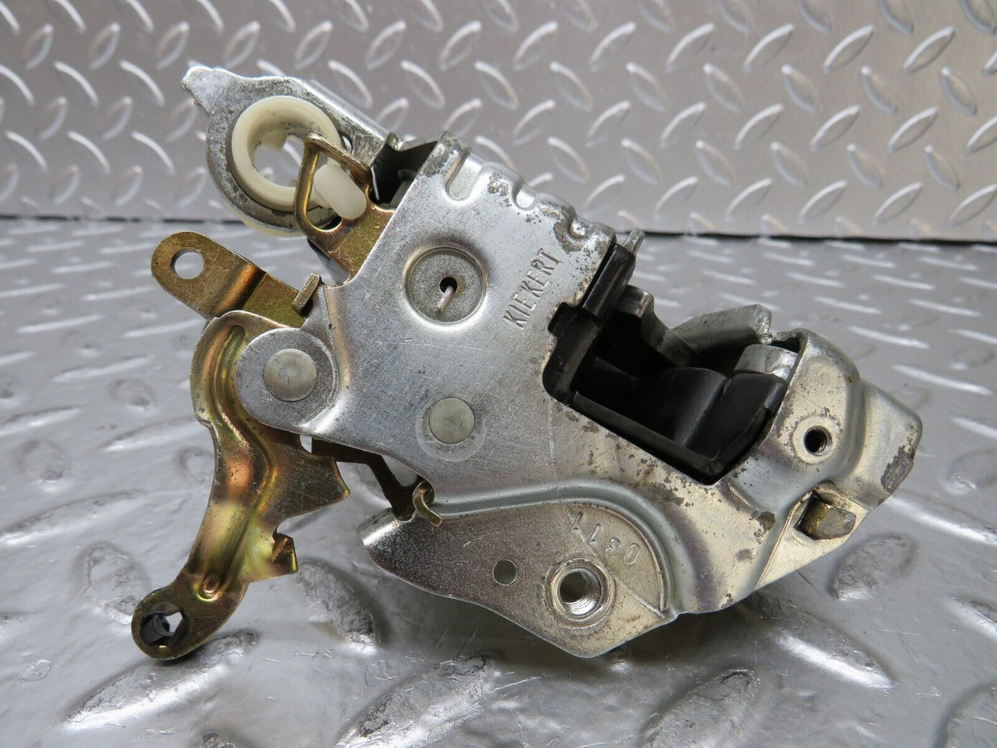 25211 Mercedes-Benz W201 190D Front Right Door Lock Mechanism