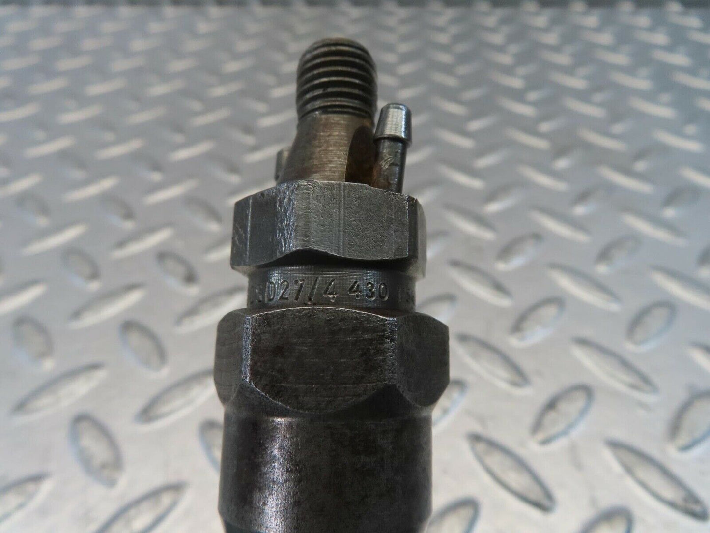 10984 Mercedes-Benz W115 220D Fuel Injector Bosch KCA30sd27/4
