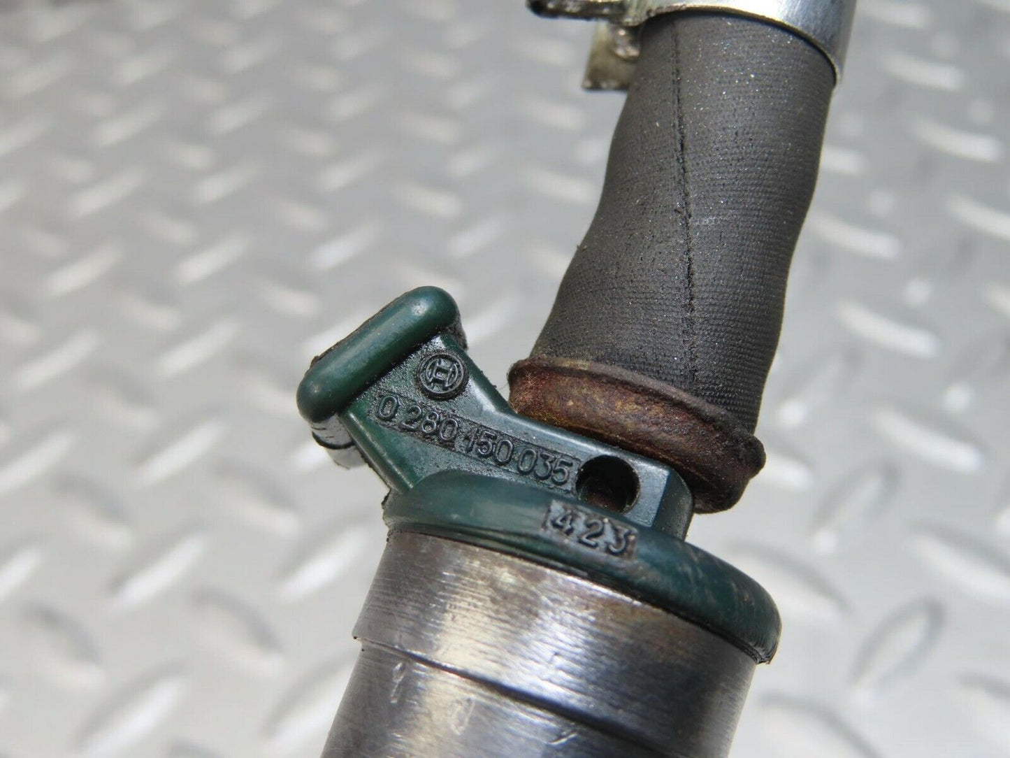 8781 Mercedes-Benz R107 Fuel Injector Bosch 0280150035
