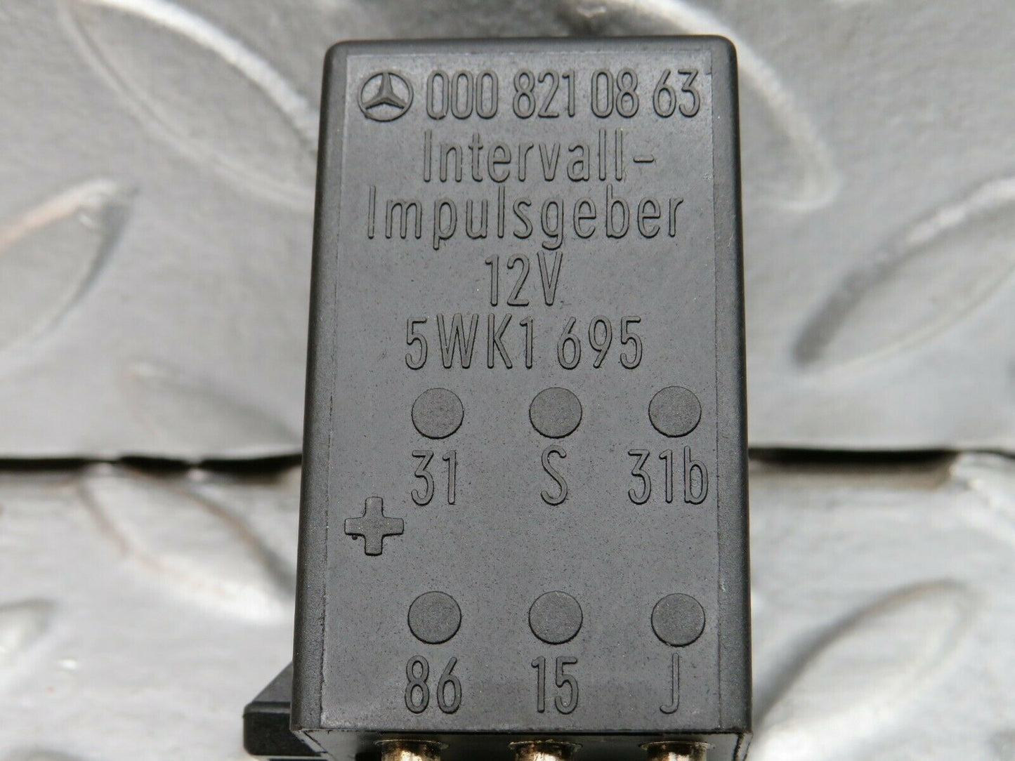 22249 Mercedes-Benz S123 280TE Wagon Intermittent Wiper Relay 0008210863