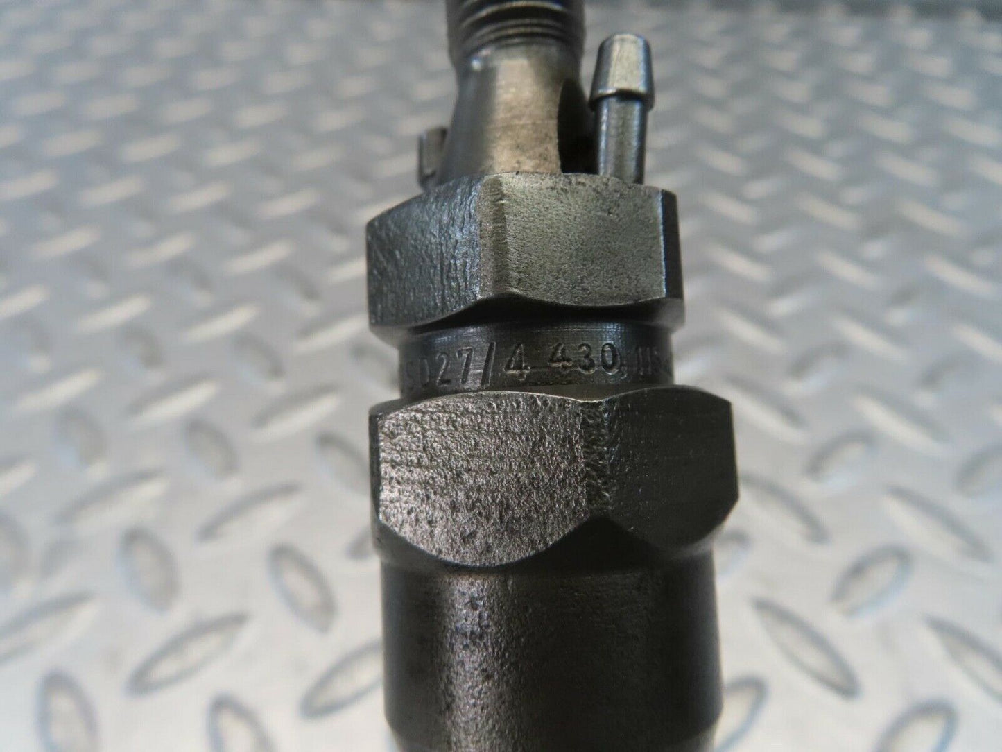 10983 Mercedes-Benz W115 220D Fuel Injector Bosch KCA30sd27/4