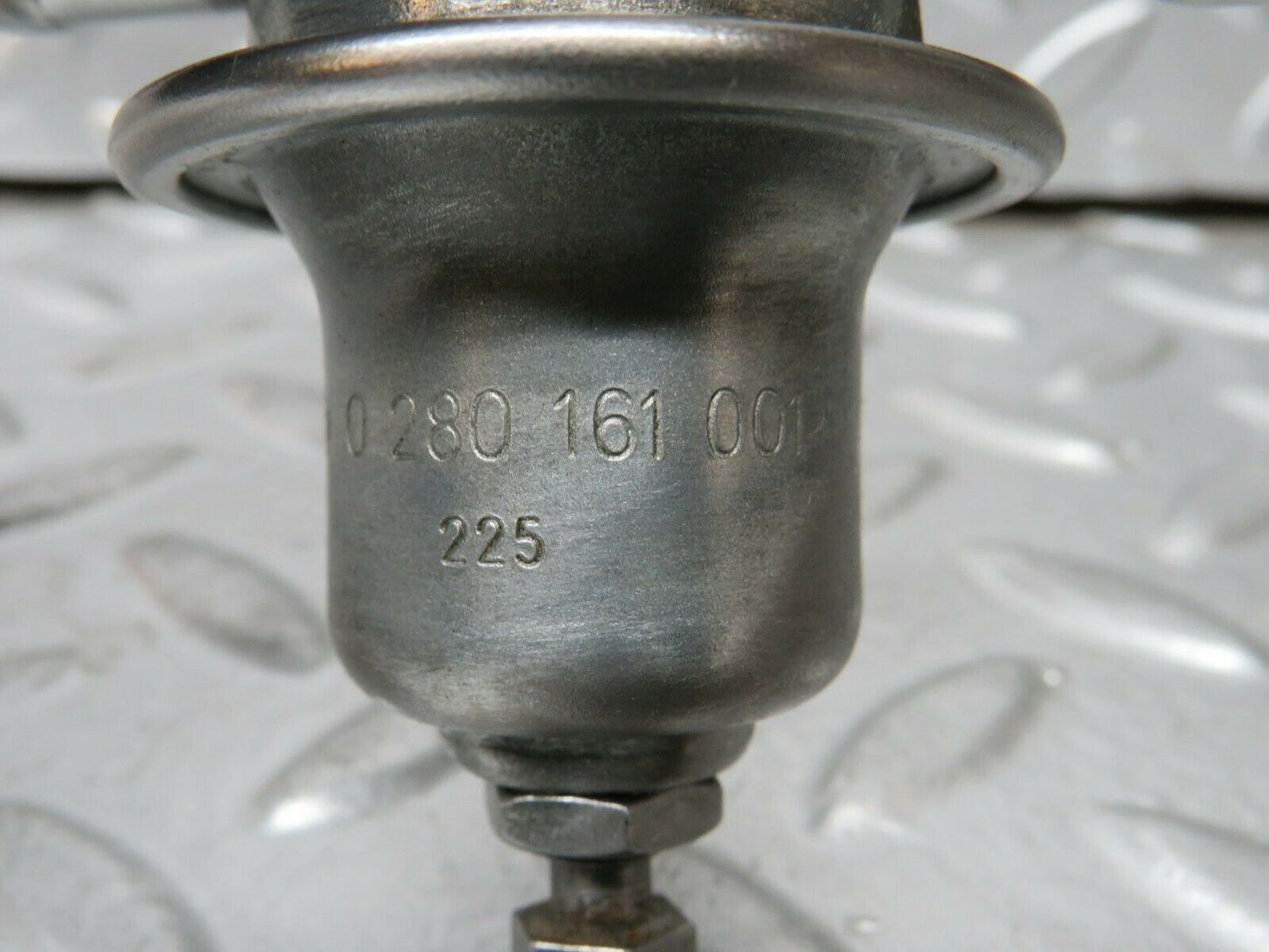 23524 Mercedes-Benz W114 280E Fuel Pressure Regulator Bosch 0280161001