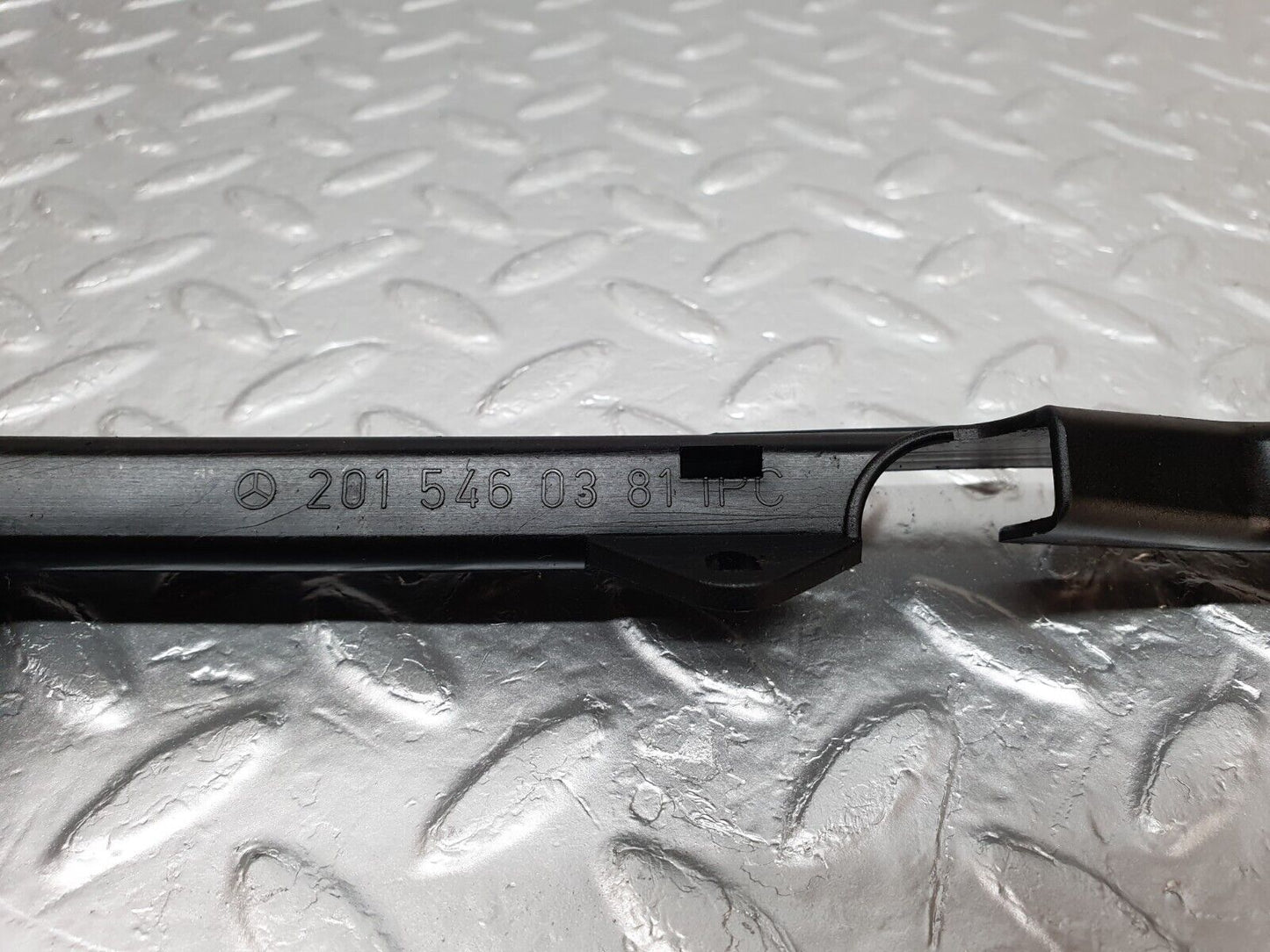 42931 Mercedes-Benz W201 190 Wire Cover Bracket 2015460381
