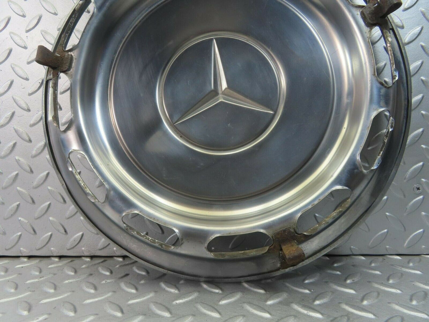 8418 Mercedes-Benz Vintage Wheel Trim Hub Cap 14