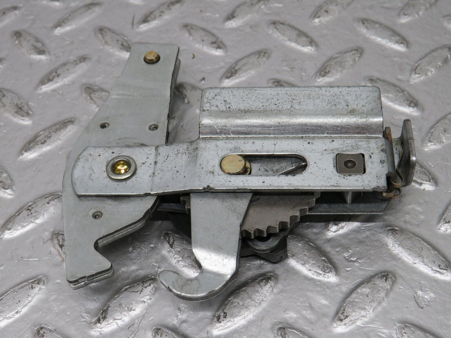 33471 Mercedes-Benz W202 C180 Handbrake Adjusting Regulator 0004200779