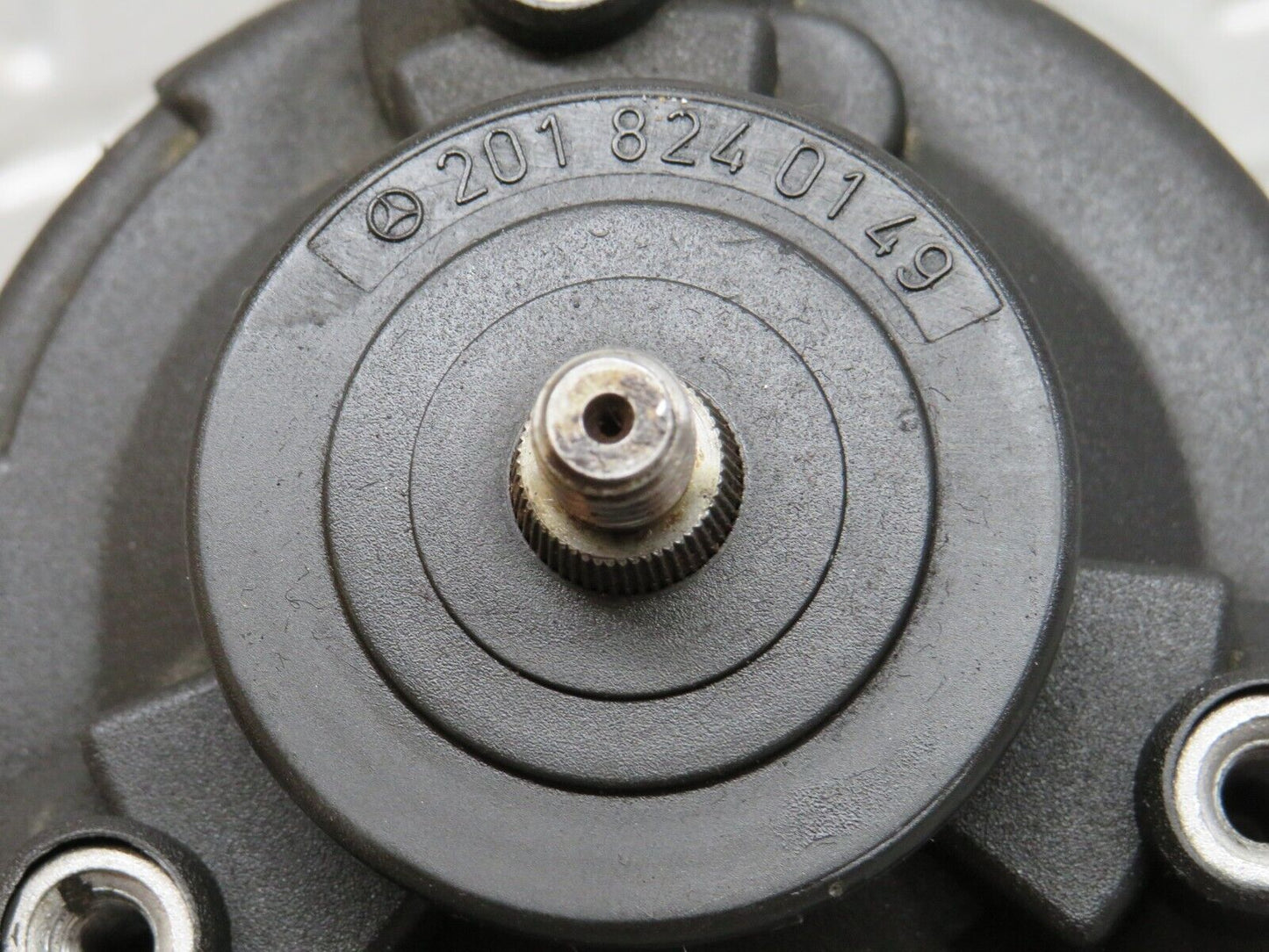 29048 Mercedes-Benz C124 320CE Coupe Wiper Motor Bosch 0390241425 with cover